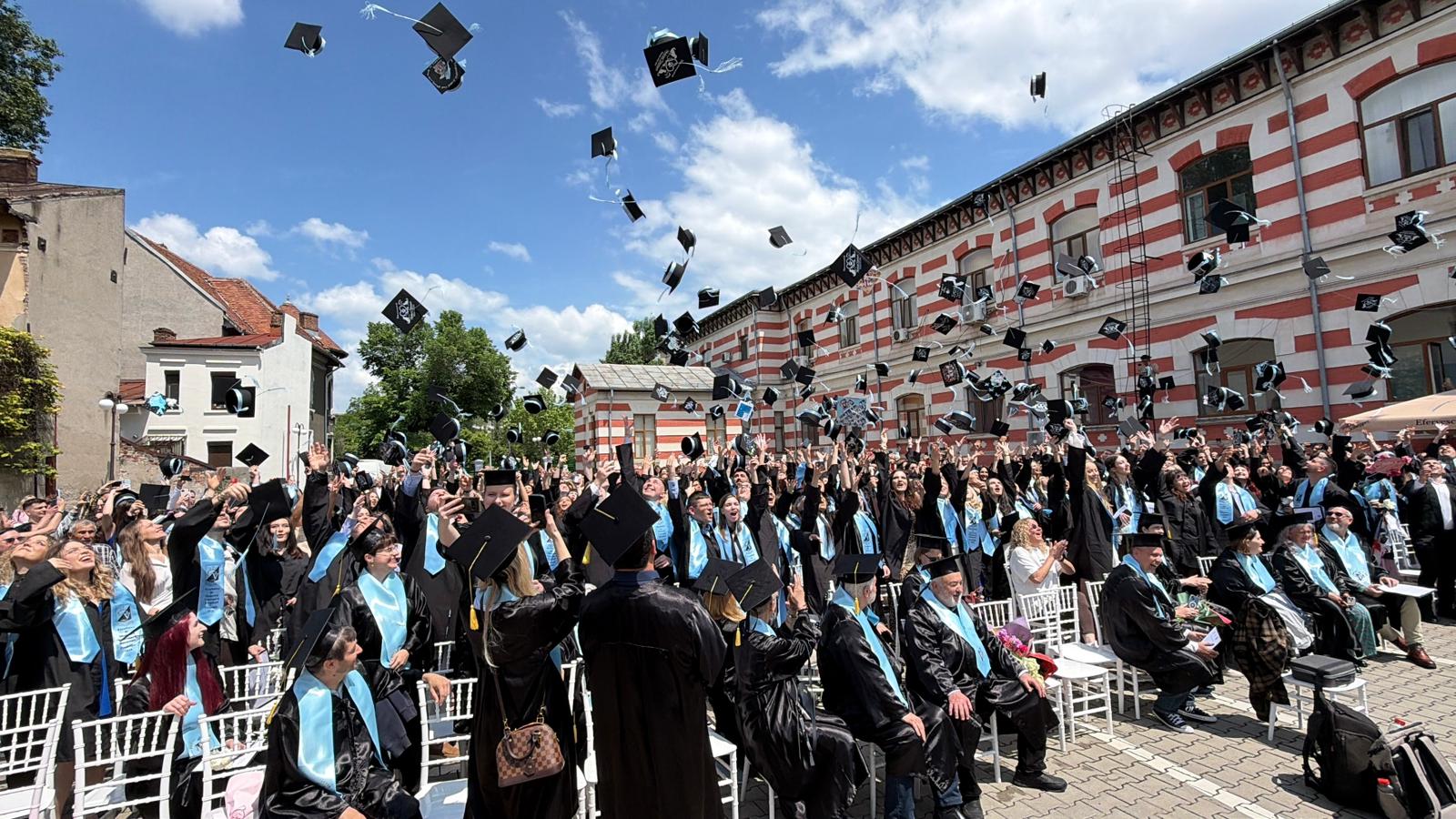 Generația celor 165 de ani: FMV București și-a celebrat noii medici veterinari